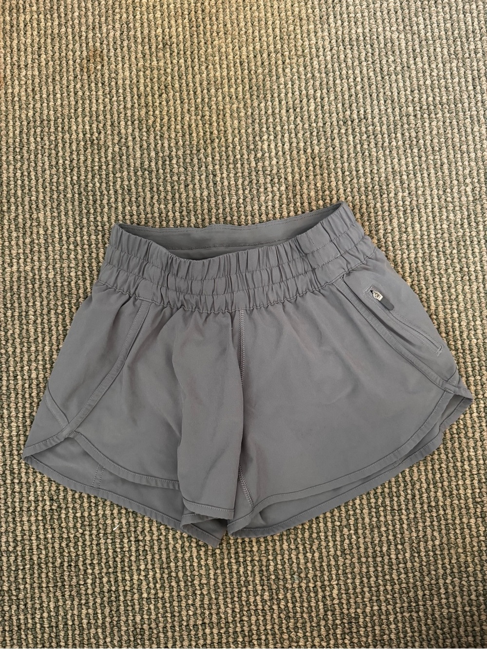 Lululemon Tracker Short V *4" Size 4